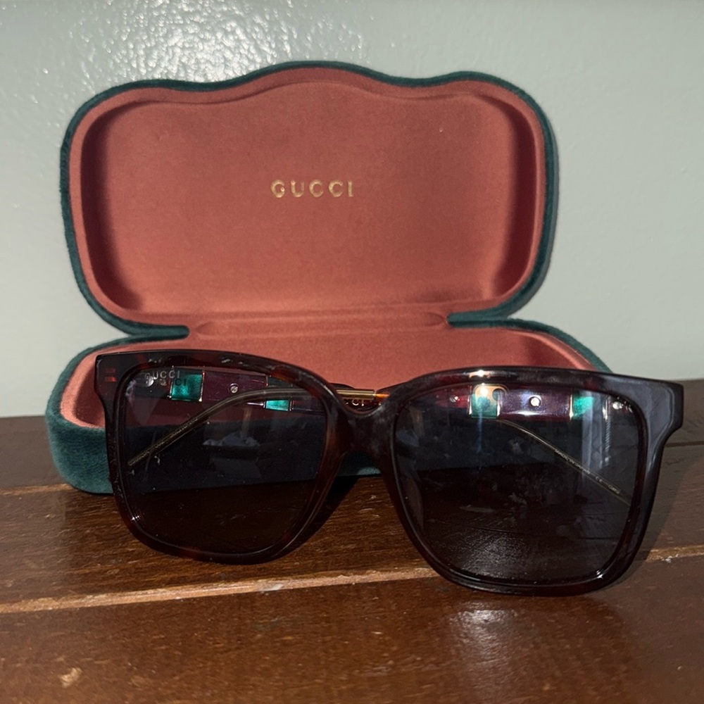 GUCCI SUNGLASSES